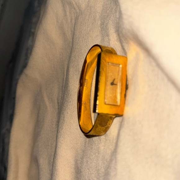 Gucci watch - Picture 4 of 15